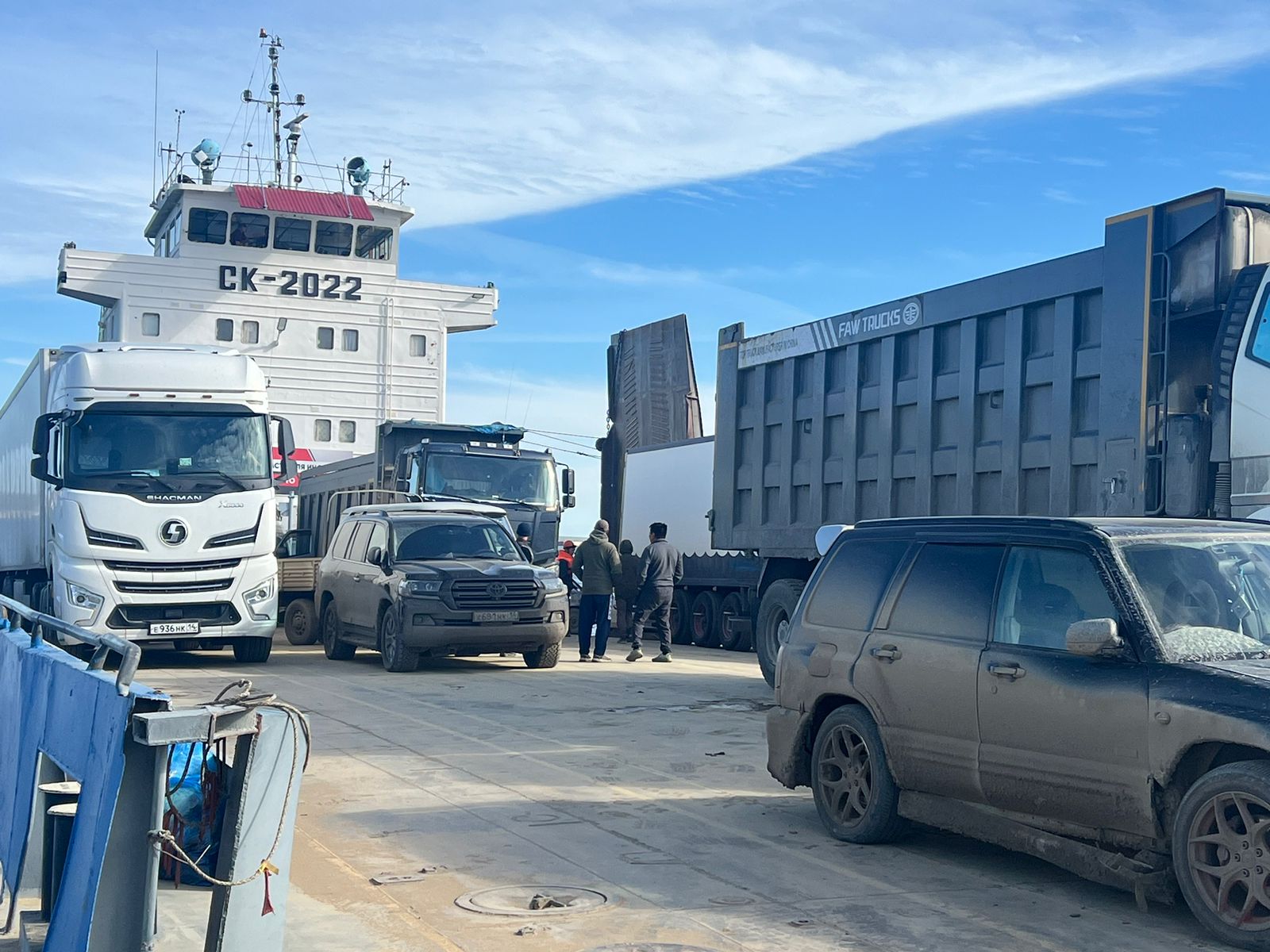 У парома на переправе Якутск — Нижний Бестях сломалась аппарель