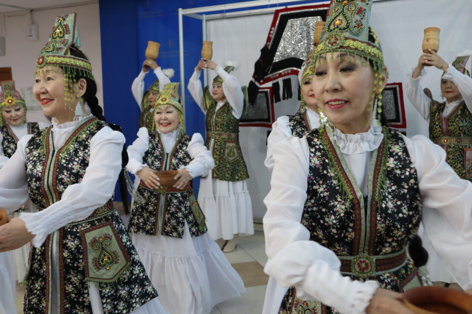 В Якутске открылась выставка к юбилею творческого объединения «Кырадаһын абылаҥа»