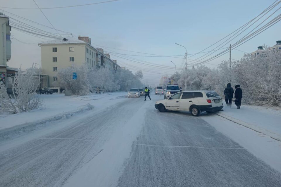 Шесть человек пострадали в результате ДТП в Якутске за сутки