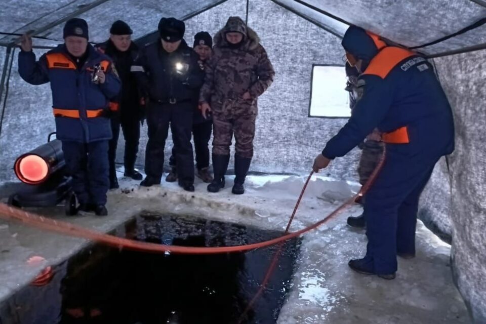 Тело мужчины подняли из проруби водолазы в Сунтарском районе Якутии