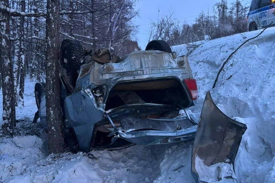 В Хангаласском районе Якутии перевернулся легковой автомобиль с пьяным водителем