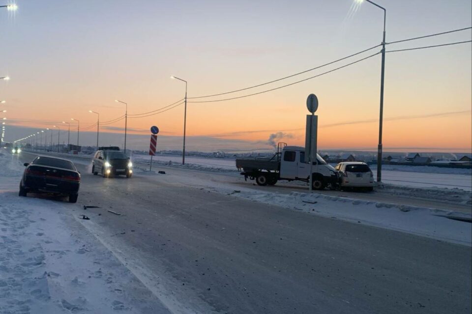 С разницей в несколько часов на Намском тракте в Якутске произошло два ДТП