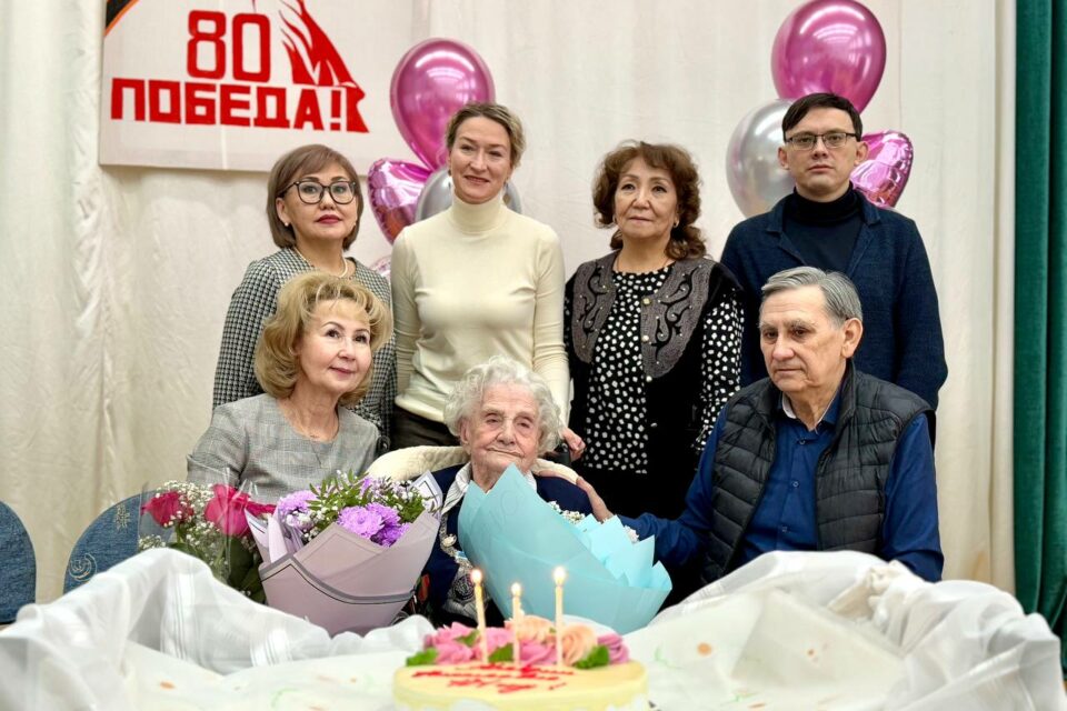 В республиканском доме-интернате поздравили 101-летнего ветерана труда и тыла