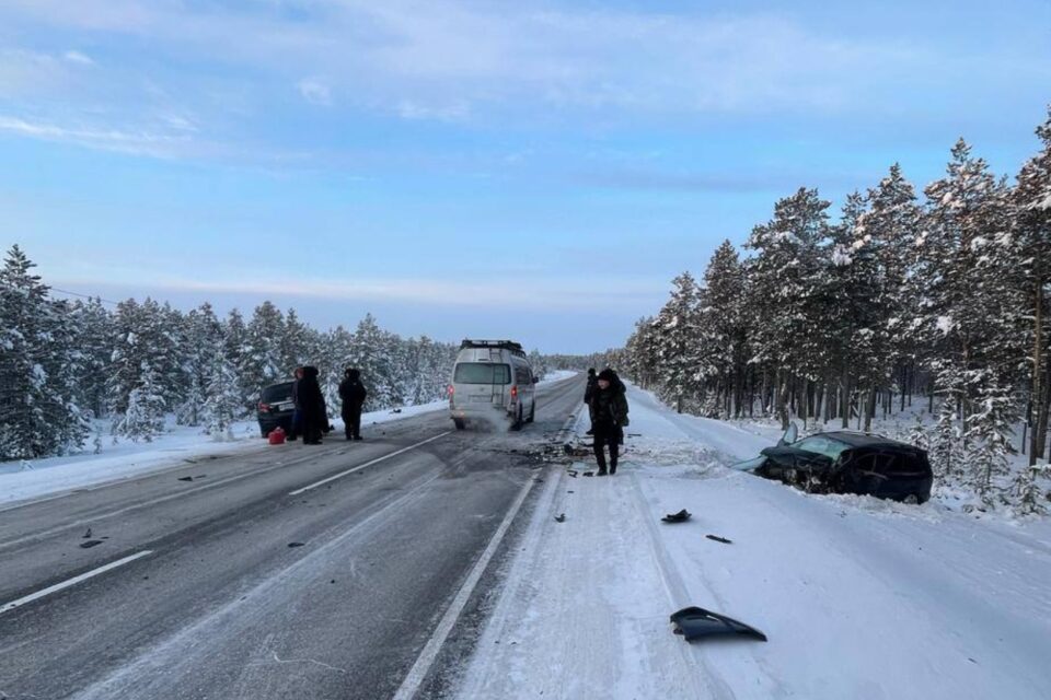 Один человек погиб, четверо госпитализированы после ДТП в Мегино-Кангаласском районе