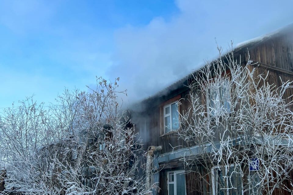 В Якутске в результате пожара в многоквартирном доме погибла женщина