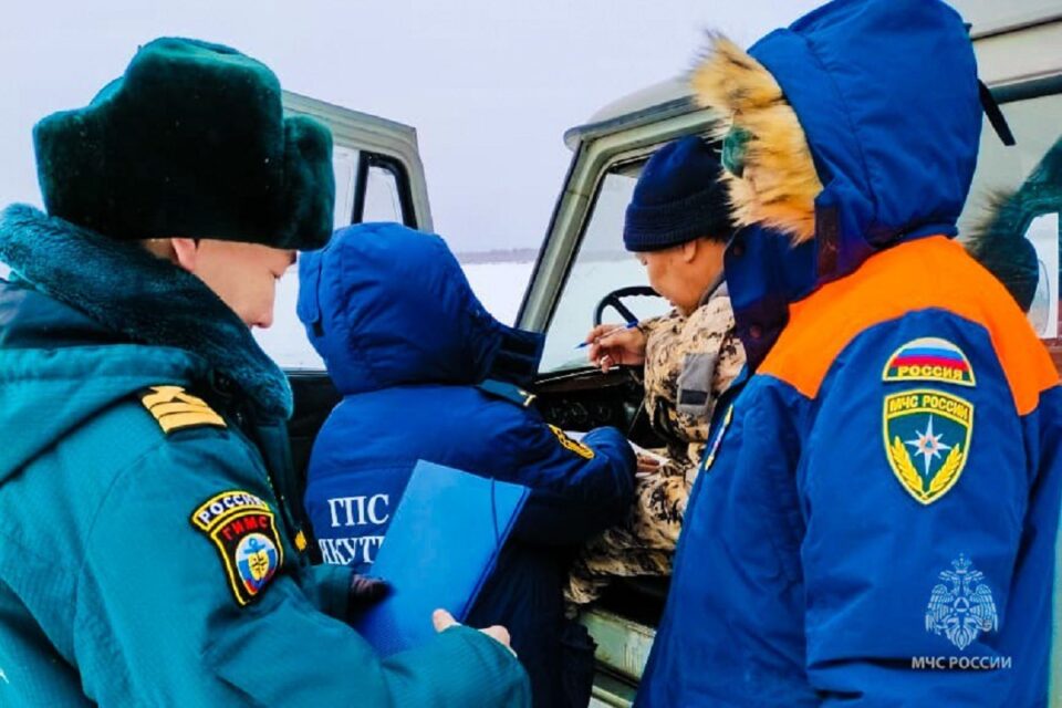 В Якутии патрулировали места несанкционированного выезда на лед