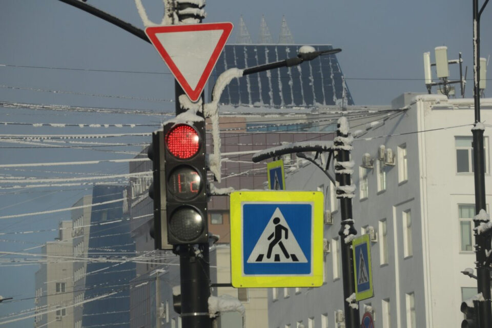 В Якутске запускают эксперимент со светофорами на оживленных перекрестках