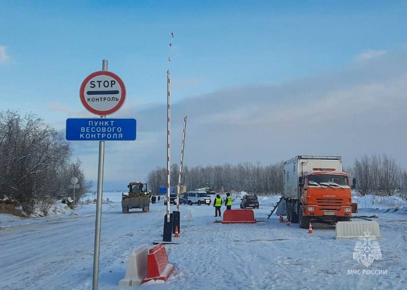 В Якутии на двух ледовых переправах понизили грузоподъемность