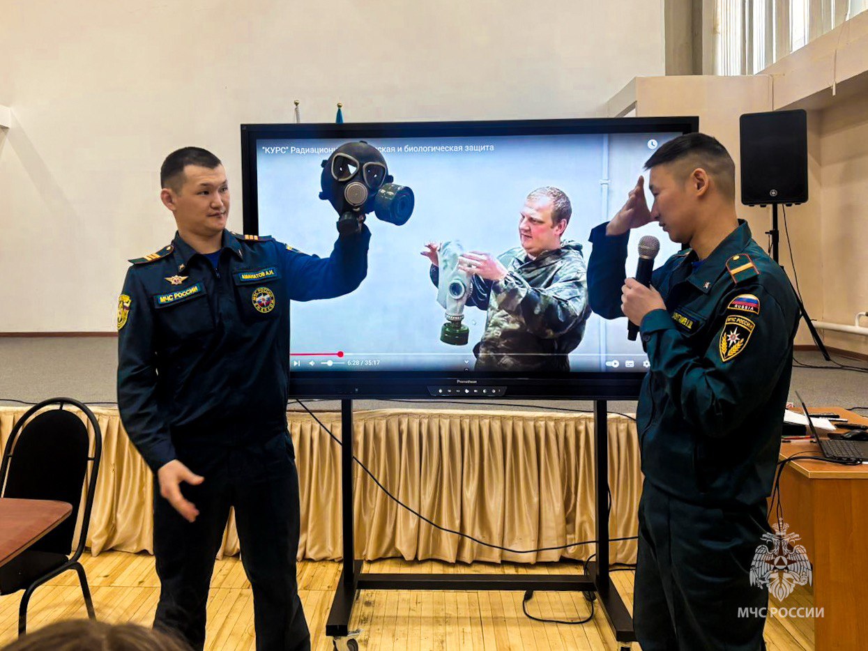 Сотрудники МЧС провели уроки безопасности в образовательных учреждениях Якутии