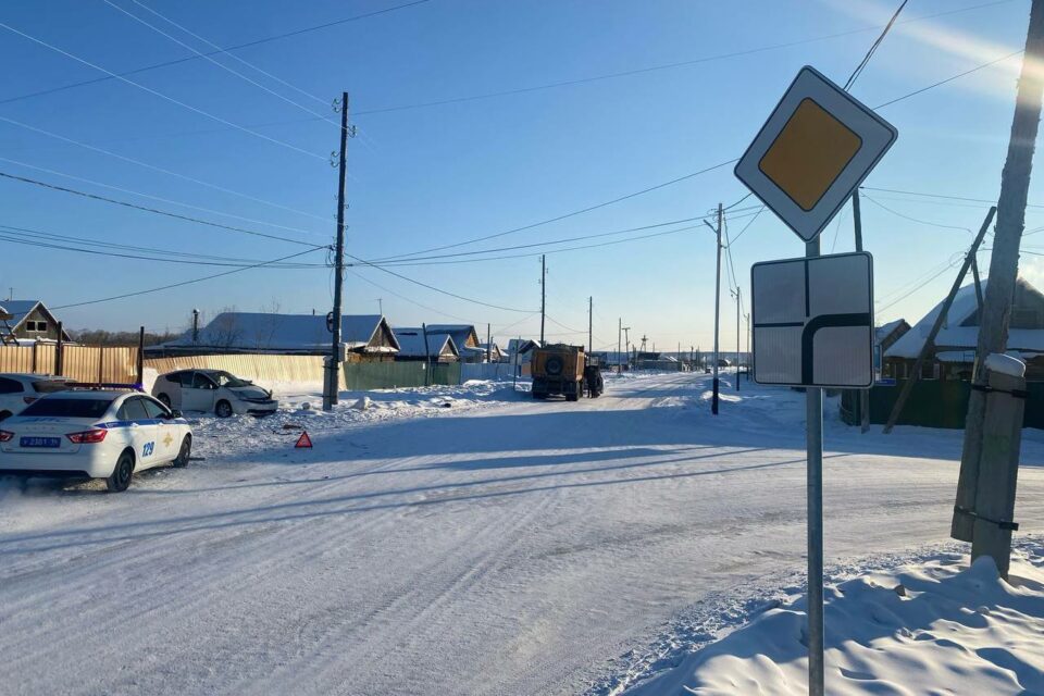 Водитель пострадал в ДТП с участием самосвала в Якутске