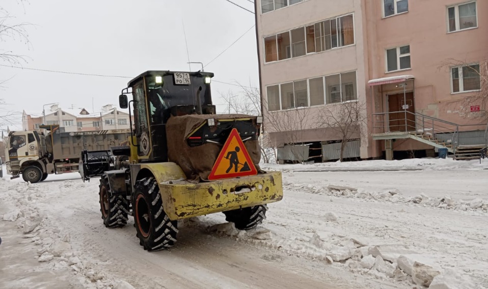 Более 286 тысяч кубометров снега вывезли с территории Якутска