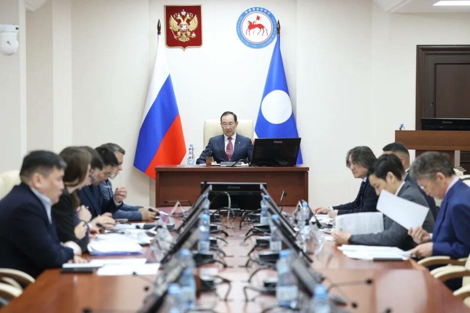 Глава Якутии рассмотрел вопросы создания Кючусского кластера месторождений