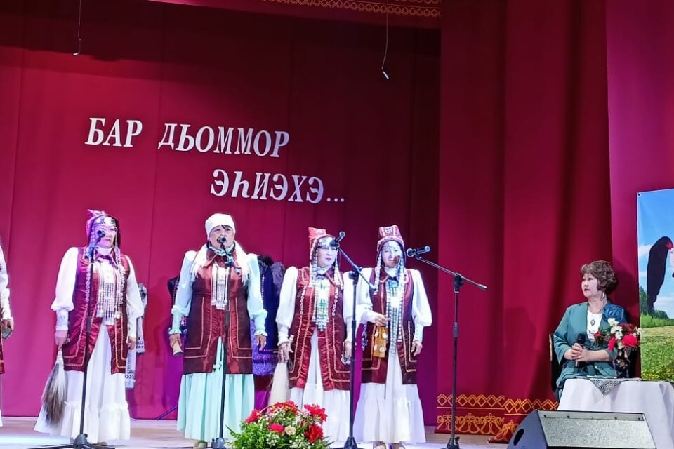 В селе Булгунняхтах почтили память народного мастера Николая Никитина