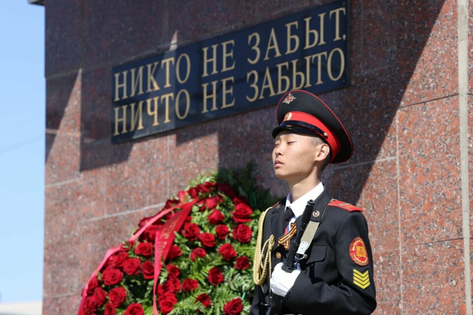 Фоторепортаж ЯСИА с празднования 80-летия Великой Победы в Якутске