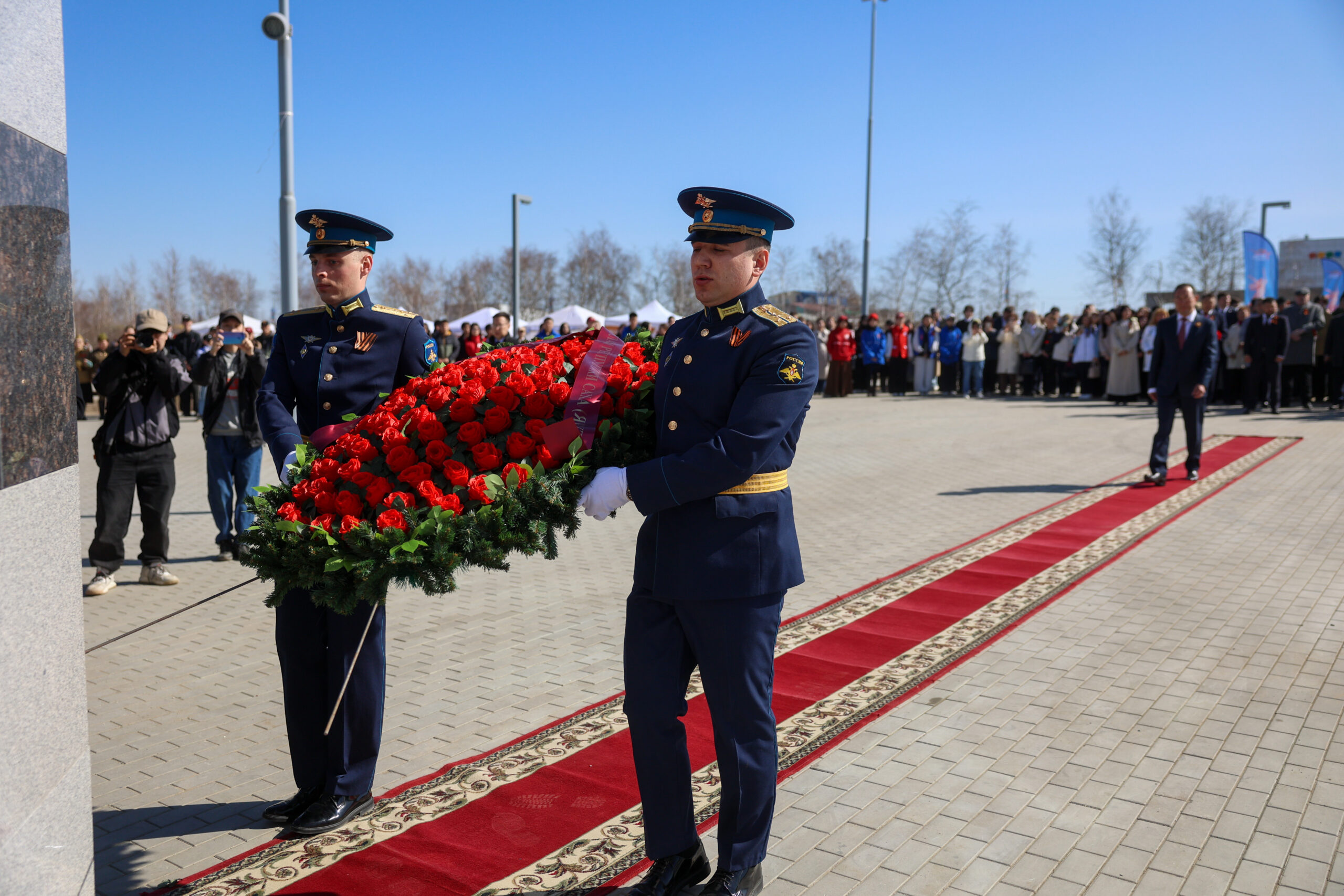 арка «Город трудовой доблести» в Якутске