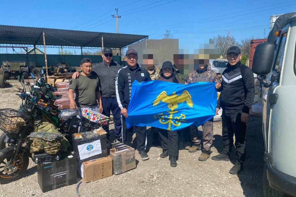 Гуманитарную помощь участникам СВО доставила делегация Хангаласского района Якутии