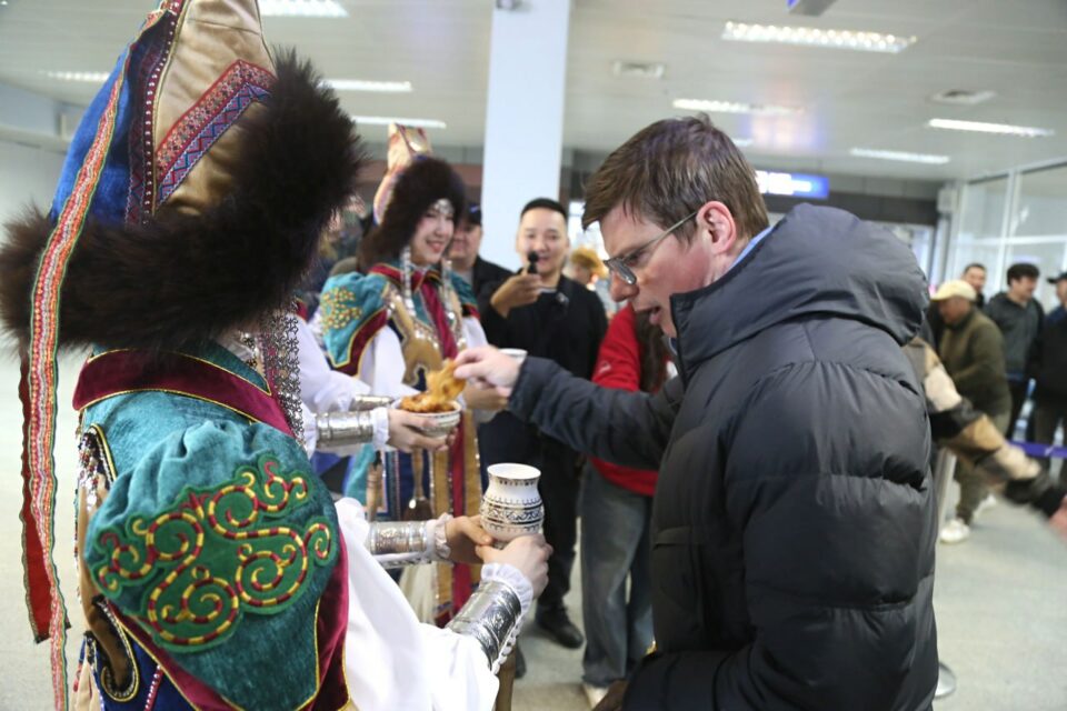 Фотофакт: в Якутск прилетел известный футболист Андрей Аршавин