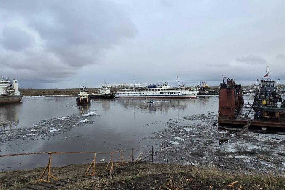 Затонувшее в Жатае судно поднимут после паводка