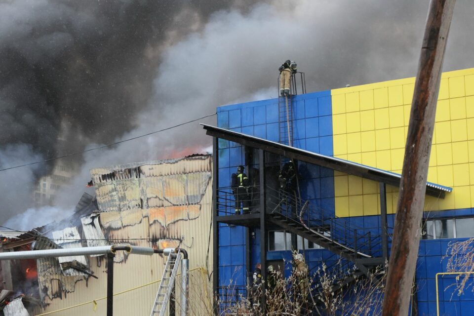 На проспекте Михаила Николаева в Якутске вспыхнул пожар