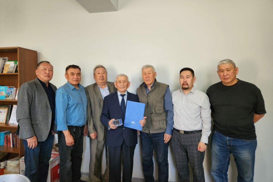 В Якутии именем писателя и геолога Василия Тумарча назвали алмаз
