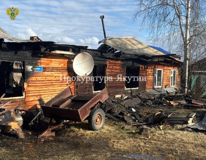 С места пожара в Ленском районе женщина и трое детей доставлены в больницу