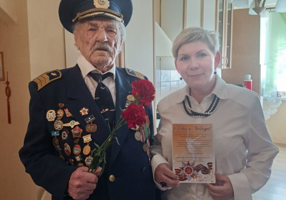 Авиакомпания «Якутия» поздравила ветеранов Великой Отечественной войны с Днём Победы