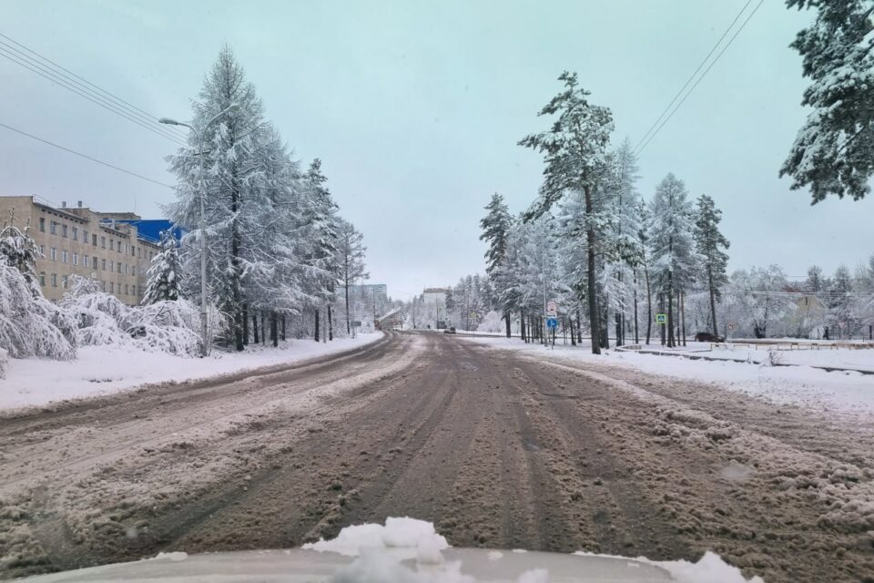 Снегопад осложнил обстановку на дорогах в Нерюнгринском районе