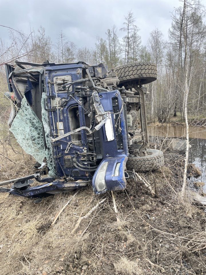 опрокидывание большегруза в Намском районе
