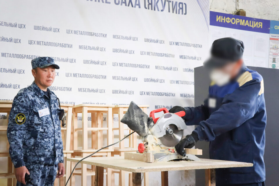 Осужденные Якутии изготавливают мебель для общежитий участников Игр Манчаары