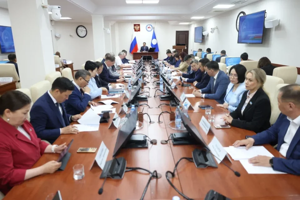 Глава Якутии поручил усилить антикоррупционную работу