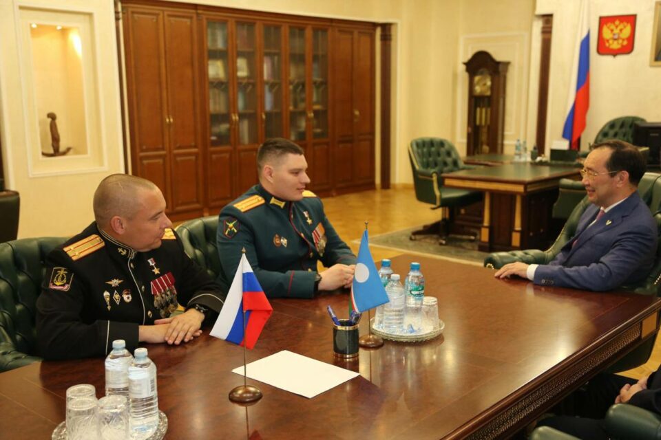 Глава Якутии встретился с участниками второго набора президентской программы «Время героев»