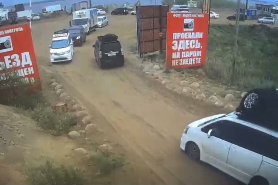 Основные нарушители на паромной переправе – водители такси, заявили в Минтрансе Якутии