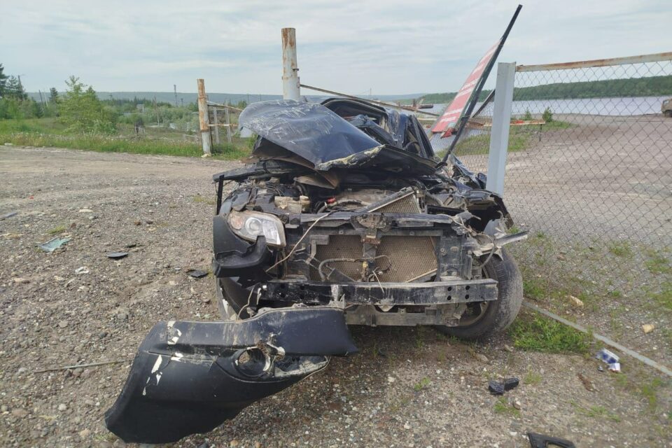 В Ленском районе в результате ДТП погиб один человек, второй — в тяжелом состоянии