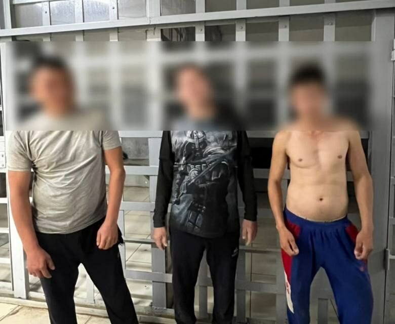 В Якутске задержали мужчин, один из которых ходил по улице обнаженным