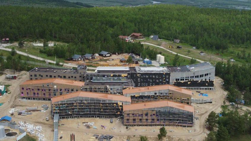Глава Якутии проверил ход строительства центра детского отдыха «Полярная звезда»