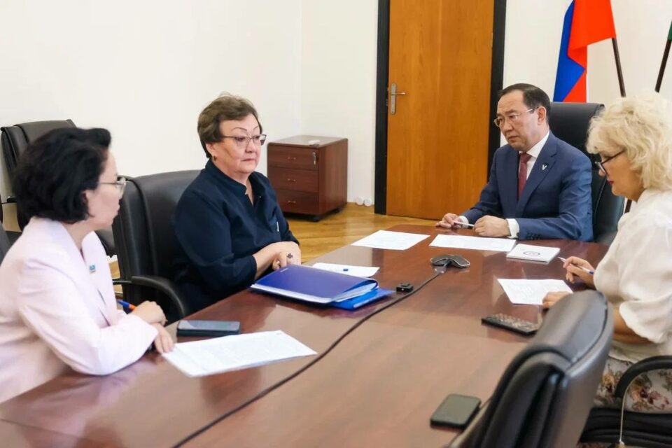 Глава Якутии провел личный прием граждан в приемной президента РФ