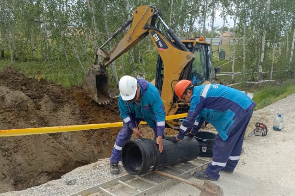 В микрорайоне Северном Якутска ведут срочные ремонтные работы на газопроводе