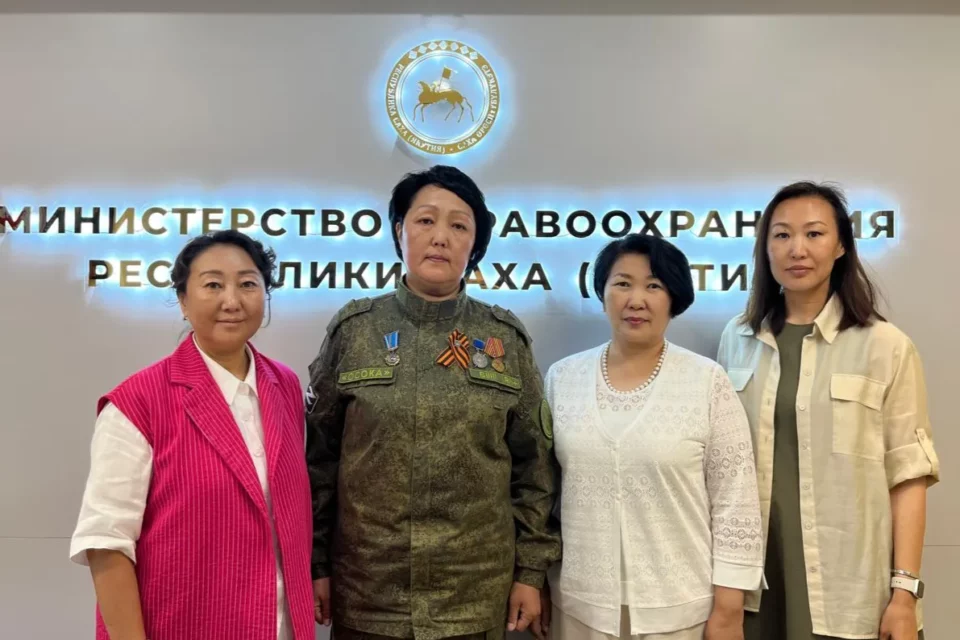 Участница программы «Якутия — земля героев» начала стажировку в Минздраве