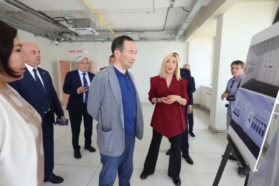 Айсен Николаев поручил развивать экспозицию музея АЛРОСА