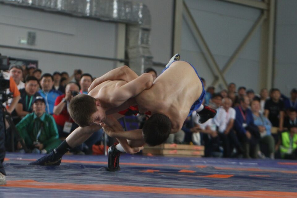 Турнир по хапсагаю памяти Быкалырова стартовал в Якутии