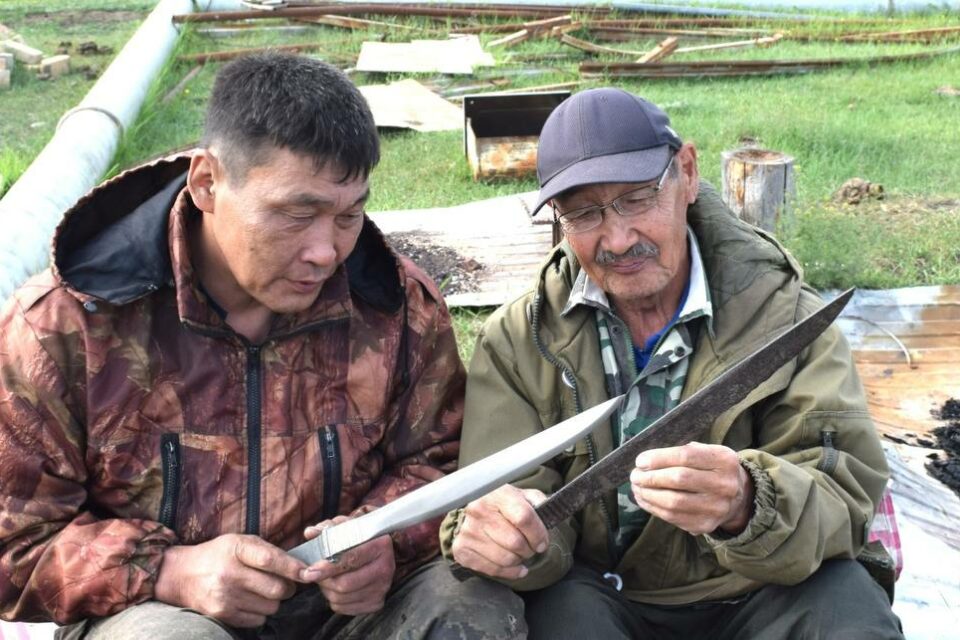 В Хангаласском районе Якутии воссоздают малтанский батас с традиционным орнаментом