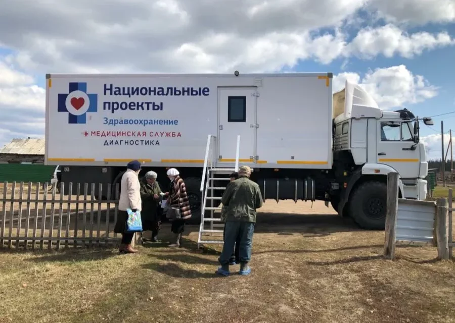Передвижной медкомплекс совершил 18 выездов в наслеги Усть-Алданского района