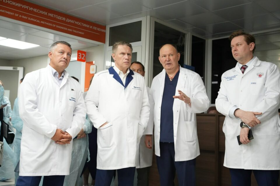 Министр здравоохранения РФ Михаил Мурашко отметил инновационные решения Сбера в ИОДКБ
