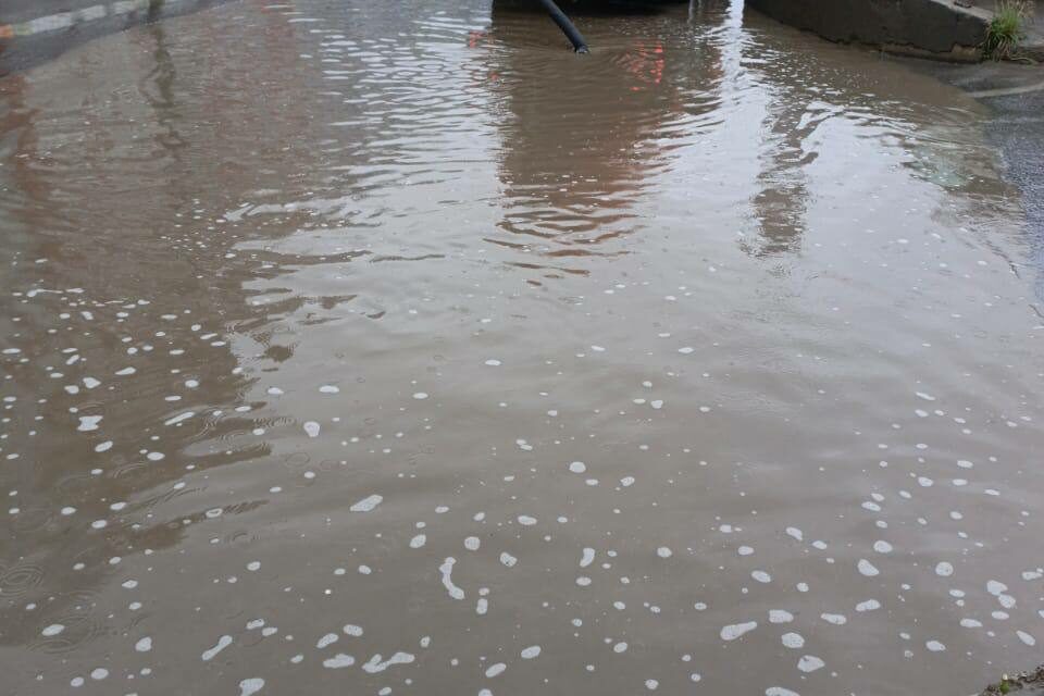 Дождевую воду из заниженных мест откачивают в Якутске