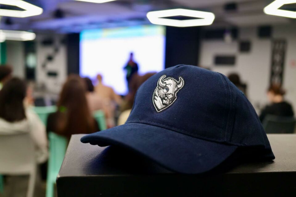 Прием заявок на акселератор стартапов «Б8» продлили