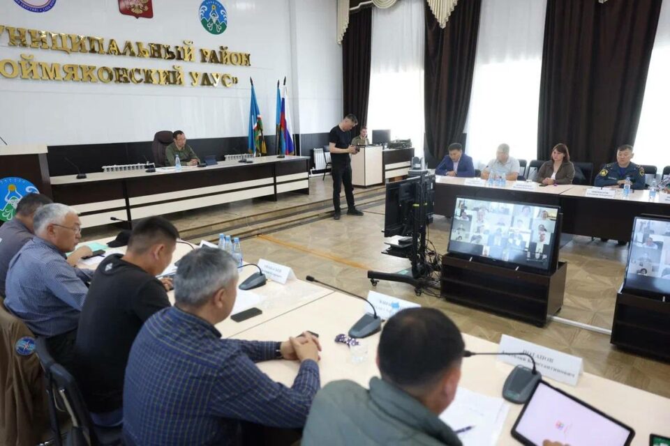 Глава Якутии провёл совещание по ликвидации последствий паводка в Оймяконском и Абыйском районах