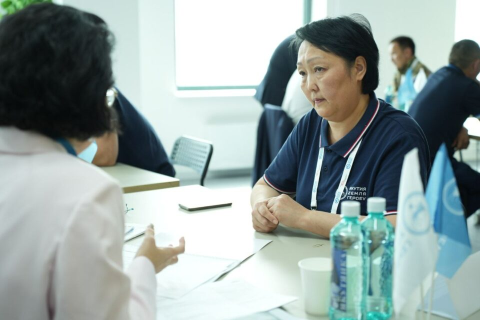 Курсант программы «Якутия — земля героев» начала стажировку в Минтруде