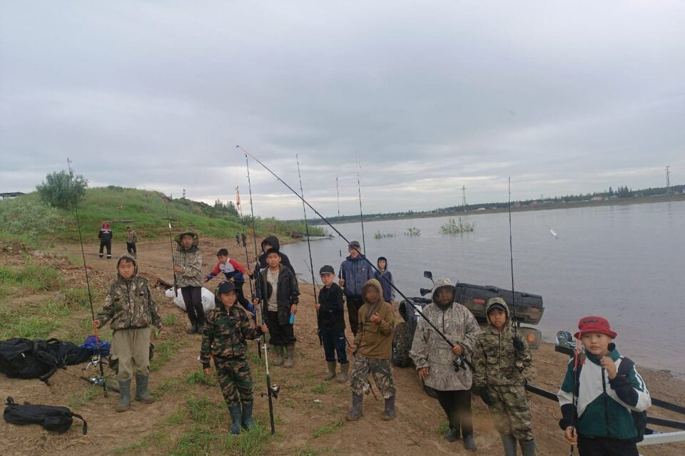 Учащиеся Маарского школьного лесничества принимают участие в акции #ЗеленыйЧетверг