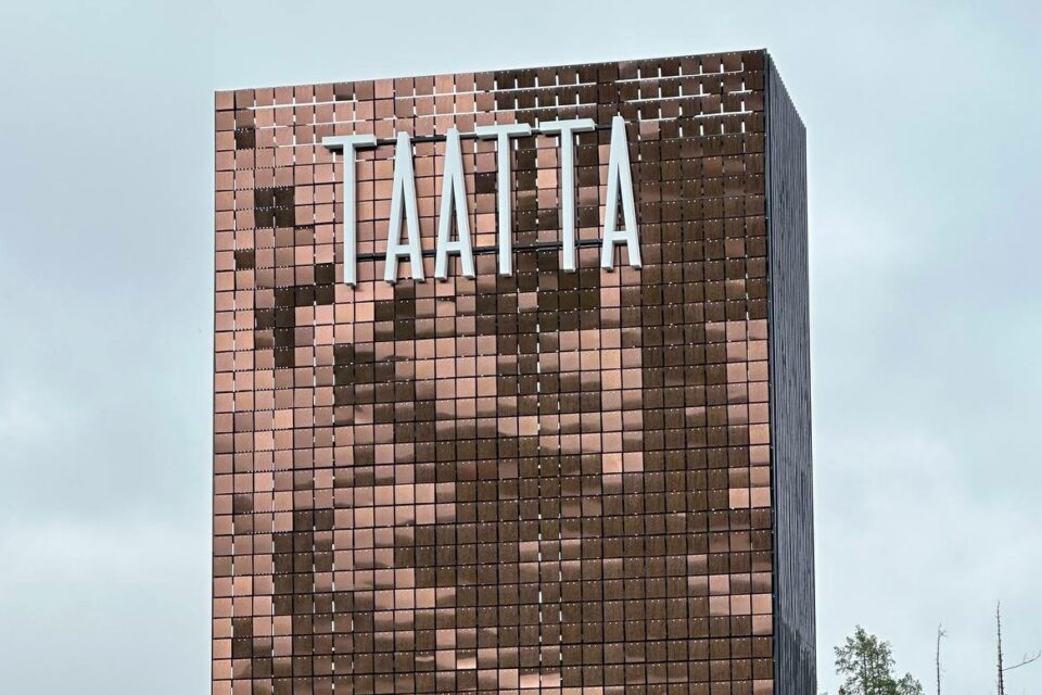 О скрытом смысле въездных знаков в Таттинском районе рассказали архитекторы