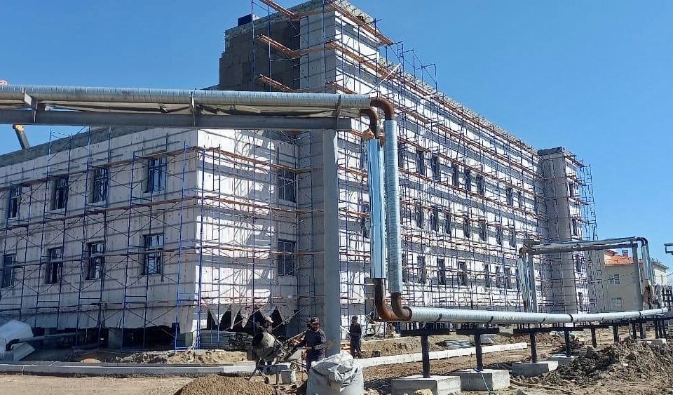 Более 50 новых социальных объектов подключат к инженерным сетям в Якутии до конца года
